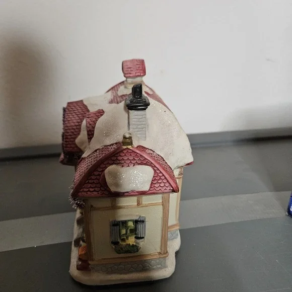 Victoria Falls Porcelain Lighted House Toy Shop Collector Needs‎ Cord - Picture 8 of 12